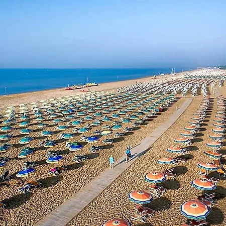 Warm Flat 100m From The With Ac - Beahost Hotel 3*