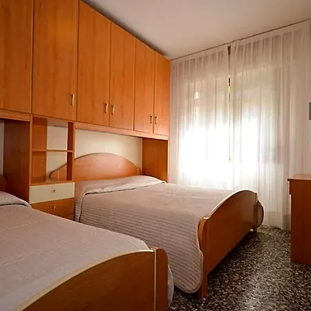 Hotel Warm Flat 100m From The With Ac - Beahost 3*